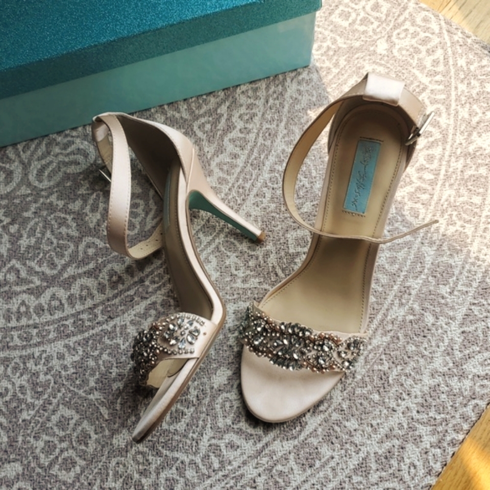Sz 10 Betsey Johnson Champagne Silk Strappy 3 In Bejeweled Heels EUC In Box